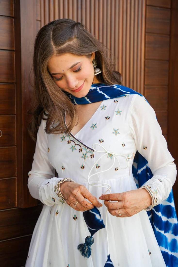 Elegant Off-White Georgette Anarkali Kurti Set – Embroidery & Leheriya Dupatta